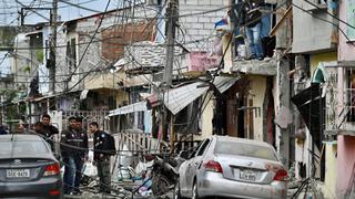 Atentado del crimen organizado en Ecuador: explosión de gran magnitud deja al menos 5 muertos y casas destruidas