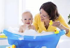 4 cosas que los padres no deben hacer al bañar a su bebé