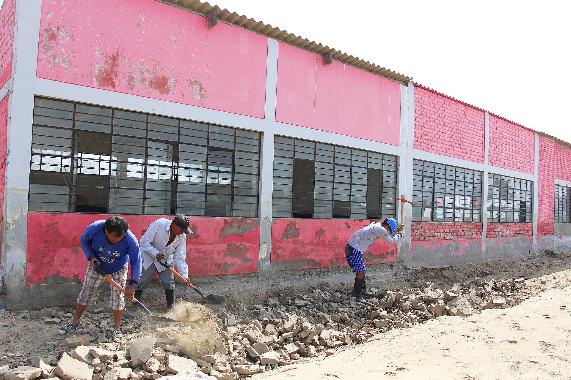 Varios colegios de la región fueron afectados por las lluvias de El Niño costero de este verano. Muchos aún no han sido reconstruidos o rehabilitados.  (Foto: Ralph Zapata)