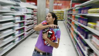 Venezuela dice que no aplica racionamiento, sino que combate contrabando