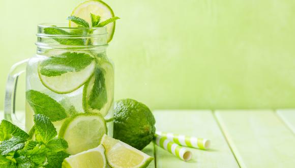 El vaso de agua con limón no depura tu organismo ni desintoxica nada.
