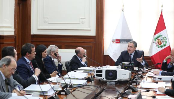 El presidente del Consejo de Ministros Salvador del Solar encabeza la reunión con los relatores de este órgano consultivo en temas constitucionales. (Foto: PCM)