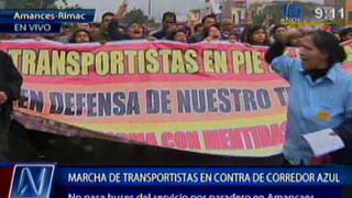 Protesta de transportistas retrasa el tránsito de buses azules