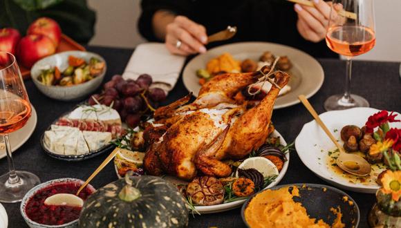 La cena del Día de Acción de Gracias o Thanksgiving es toda una tradición en Estados Unidos. (Foto: Karolina Grabowska / Pexels)