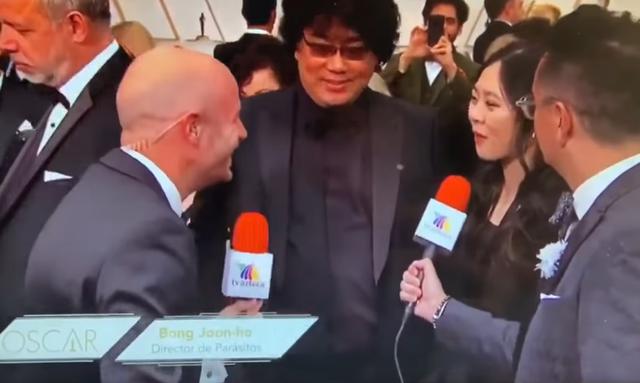 Facundo, durante la entrevista que le hizo a Bong Joon-ho, el director de “Parasite” en la alfombra roja de los Oscar 2020.