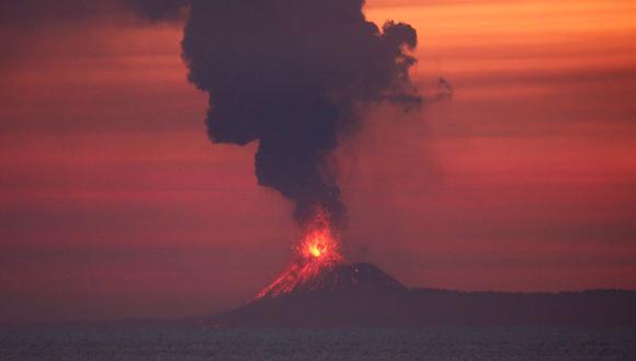 Indonesia | La impresionante erupción del volcán Anak Krakatoa | VIDEO (Reuters)