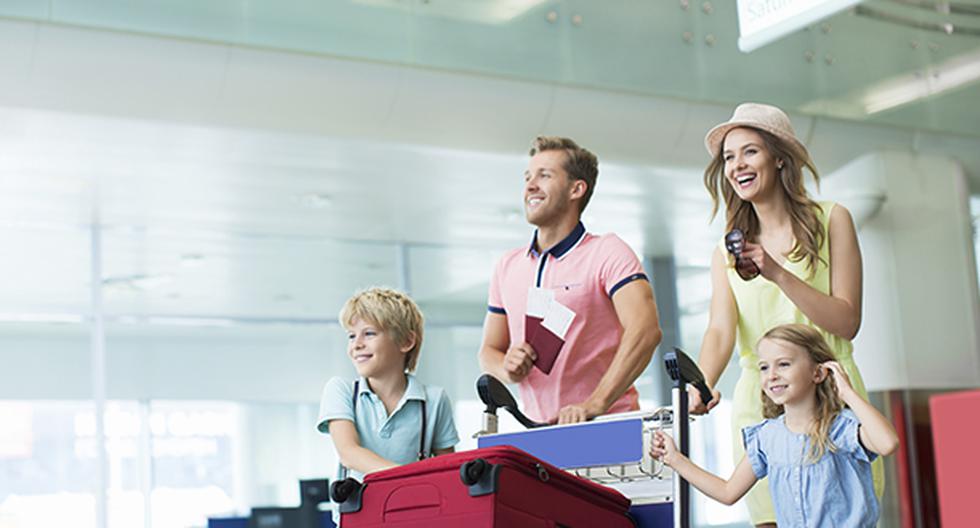 Conoce las cosas que debes incluir en tu maleta cuando viajas con niños. (Foto: IStock)