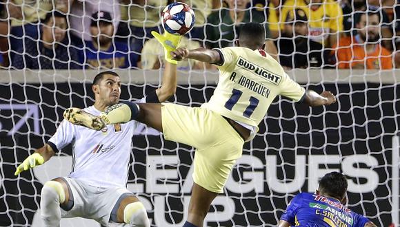 América vs. Tigres: colombiano Ibargüen anotó el 2-1 tras gran jugada personal en League Cup 2019 | VIDEO. (Foto: AFP)