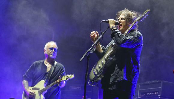 Robert Smith (der.) y Reeves Gabrels (izq.) volvieron a Ciudad de México tras seis años de ausencia. (Foto: AP)