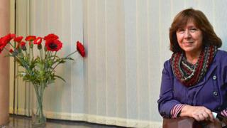 Alexievich, primera periodista que gana el Nobel de Literatura
