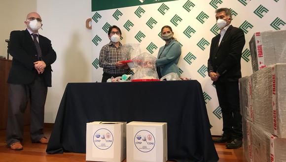 El último martes, la Cámara de Comercio e Industria de Arequipa donó al hospital 95 cascos oxigenadores para los pacientes afectados por la pandemia. (Foto: Zenaida Condori)