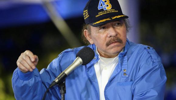 El presidente de Nicaragua, Daniel Ortega, pronunciando un discurso durante la conmemoración del 43 aniversario de la fundación de la Policía Nacional en la Plaza de la Revolución en Managua, el 28 de septiembre de 2022. (Foto de Jairo CAJINA / Nicaragüense Presidencia / AFP)