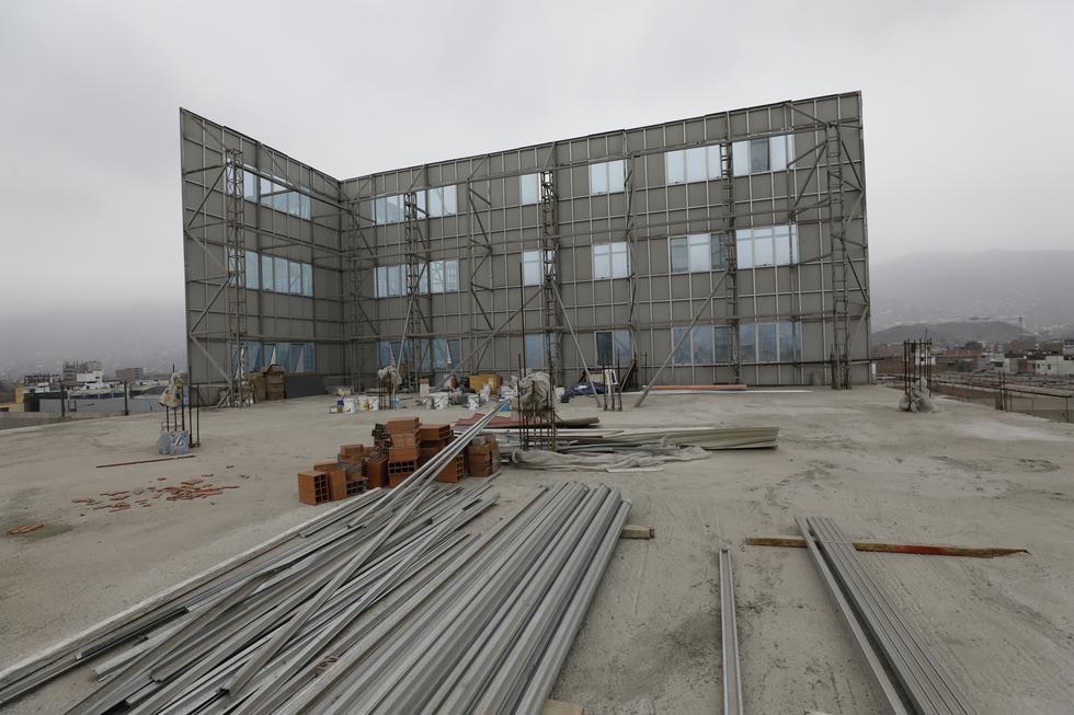 Telesup construyó una falsa fachada en una sede de San Juan de Lurigancho. (Foto: Piko Tamashiro)