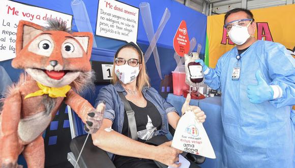 Marisol Aguirre, Kukuli Morante y Marina Gutiérrez se unen a campaña del INSN para donar sangre. (Foto: INSN)