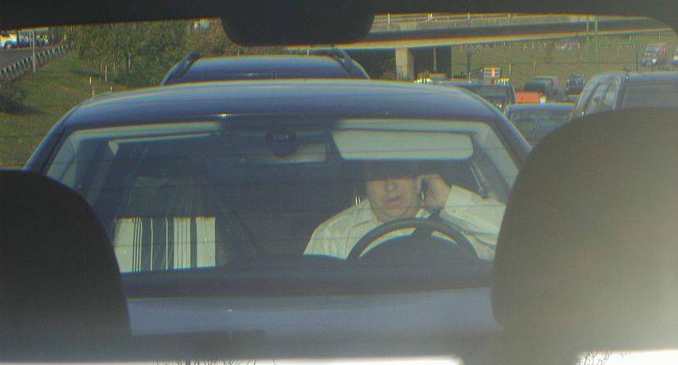 Conducir hablando por celular acarrea una multa de S/.288. (Foto: USI)