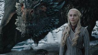 “Game of Thrones”: Emilia Clarke reveló al culpable de la taza de café | VIDEO