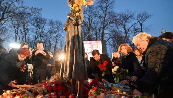 Cada año, cada cuarto sábado de noviembre, Ucrania honra la memoria de las víctimas del Holodomor de 1932-1933 y de las hambrunas artificiales masivas de los años 1921-1923 y 1946-1947.