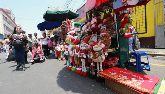 La campaña navideña en Mesa Redonda y el Mercado Central reúne a una gran cantidad de visitantes que atiborran las galerías comerciales. (Foto: Lino Chipana)