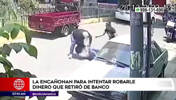 Un delincuente armado quiso llevarse el dinero que había retirado su víctima del banco. (Foto: América Noticias)
