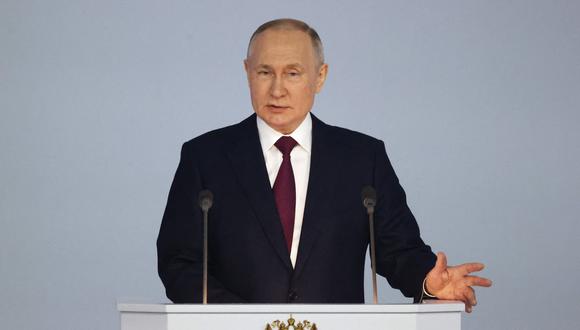 El presidente ruso Vladimir Putin pronuncia su discurso anual sobre el estado de la nación en el centro de conferencias Gostiny Dvor en el centro de Moscú. (Foto: Sergei KARPUKHIN / SPUTNIK / AFP).