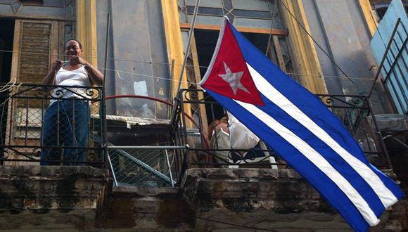 Una bandera cubana ondea en un balcón de La Habana Vieja, el 10 de marzo de 2008. (Foto referencial de AFP)