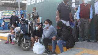 Cobro del Bono 600: cientos de personas forman largas filas desde las 5:00 a.m. [VIDEO]