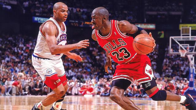 .Michael Jordan fue premiado como MVP de las finales tras promediar 31.2 puntos con 56% en tiros de campo. Chicago Bulls derrotó 4-1 a Los Ángeles Lakers. (Foto: Many Millán)
