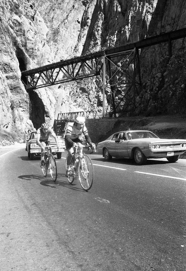 The cyclists advanced without stopping towards the finish line in Ticlio.  Photo: Armando Torres/ GEC Historical Archive