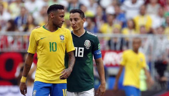 Neymar y Guardado tuvieron más de un choque dentro del campo. (Foto: EFE)