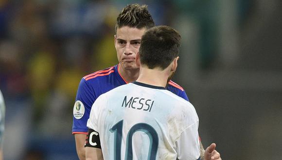 James Rodríguez saludando a Leo Messi durante un partido de Copa América. (Foto: AFP)