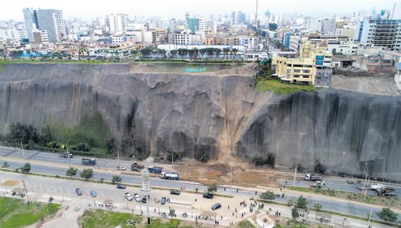 El 8 de agosto un derrumbe en la Costa Verde, a la altura del malecón Castagnola (Magdalena), evidenció el peligro del acantilado. Estudios confirman que el riesgo continúa.