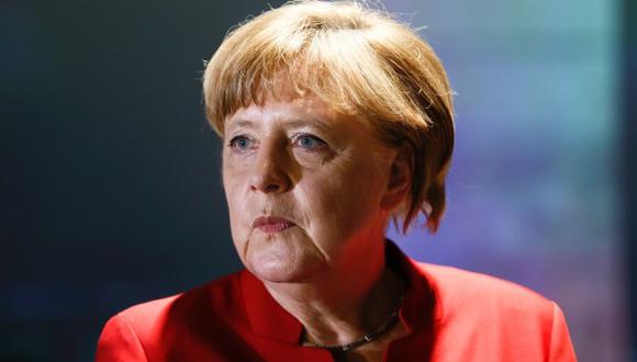 Alemania: Dejan una cabeza de cerdo con injurias contra Merkel