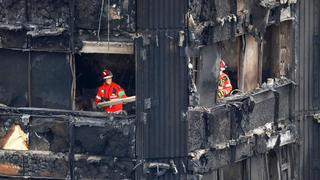 La torre incendiada en Londres estaba revestida con polietileno