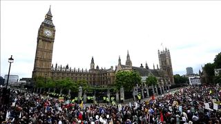 Miles marchan contra austeridad en Londres [VIDEO]