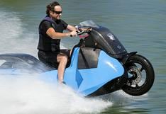 Invento del verano: un scooter que se transforma en moto acuática