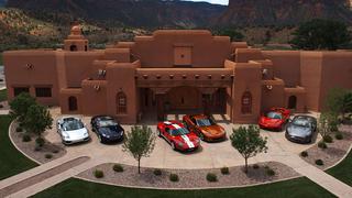 Una mansión que incluye 60 autos de colección sale a la venta | FOTOS