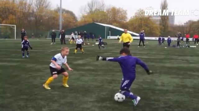 Niño deslumbra como la gran promesa del fútbol mundial [VIDEO] - 2