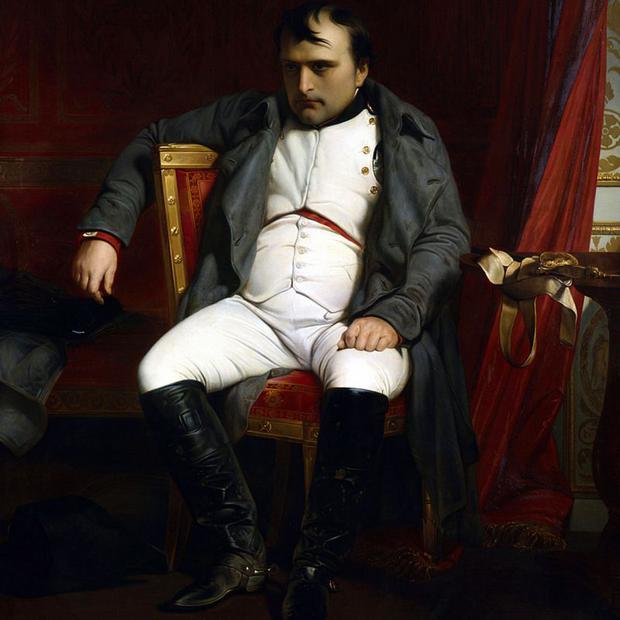 Napoleón aparece en esta obra del francés Paul Delaroche (1797-1859) en Fontainbleau durante la primera abdicación, en 1814... enojado, con razón, y aparentemente bajito. (Getty Images).