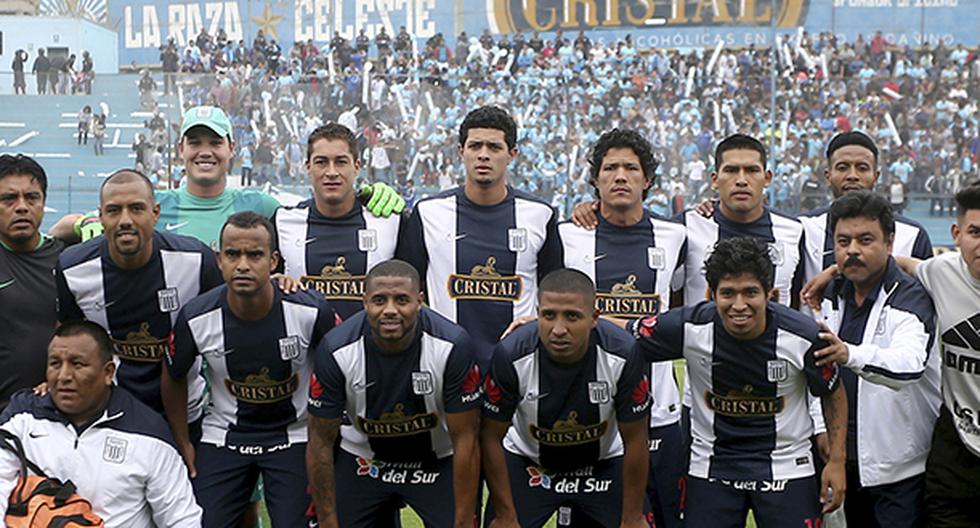 Los hinchas de Alianza Lima están a la espera de conocer la nueva camiseta blanquiazul para la temporada 2017. La misma se habría filtrado en Twitter. (Foto: Getty Images)