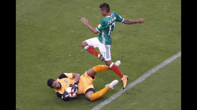Jesús Corona pierde el duelo ante el golero panameño Baloy. Foto: agencias (AFP, EFE, AP, Reuters)