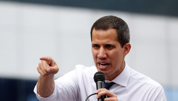Guaidó tuiteó que dos miembros de su equipo, Erick Sánchez y Jason Parisi, habían sido detenidos en Caracas cuando brindaban seguridad a su familia mientras él se hallaba fuera de la capital venezolana. (Reuters)