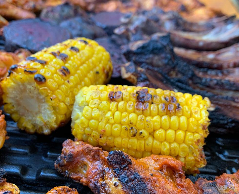 Roasted corn on the cob is not only an ideal side dish, it is also very popular in Colombian street food.  (Sergio Contreras/Unsplash)