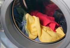 ¿Por qué debes añadir azúcar después de meter la ropa a la lavadora?