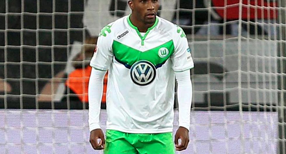 Carlos Ascues ha estado como alternativa de cambio en los últimos partidos del Wolfsburgo. Incluso estuvo en la banca en la Champions League ante Real Madrid (Foto: Facebook - Carlos Ascues)