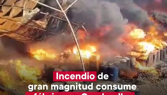 Un gran incendio destruye almacén de fábrica ubicada en Carabayllo. (Foto: TV Perú Noticias)
