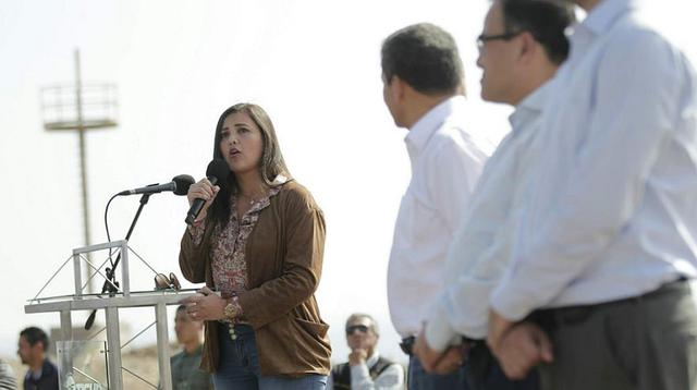 Humala inauguró obra en Matarani con gobernadora de Arequipa - 2