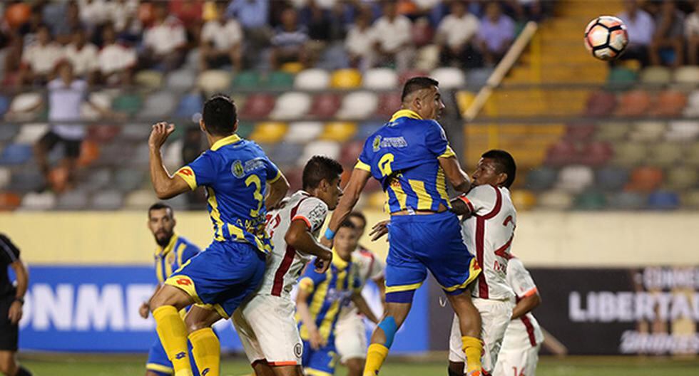 Universitario cayó 0-3 ante Deportivo Capiatá y fue eliminado de la Copa Libertadores. (Foto: EFE)