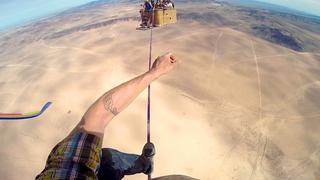 VIDEO: Así caminan la 'cuerda floja' entre globos aerostáticos