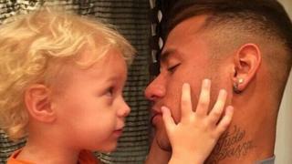 Neymar se invade de "nostalgia" con esta foto junto a su hijo