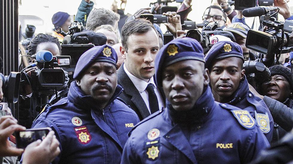 El atleta sudafricano Oscar Pistorius a su llegada al Tribunal Superior de Pretoria, Sud&aacute;frica. (Foto: EFE)